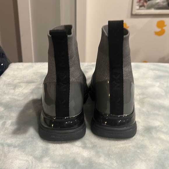 MK used grey sock boot size 6 - Picture 6 of 6